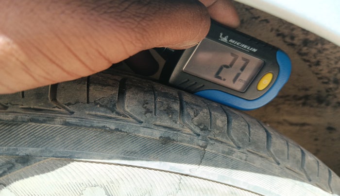 2014 Hyundai i10 SPORTZ 1.1, Petrol, Manual, 1,09,984 km, tyre