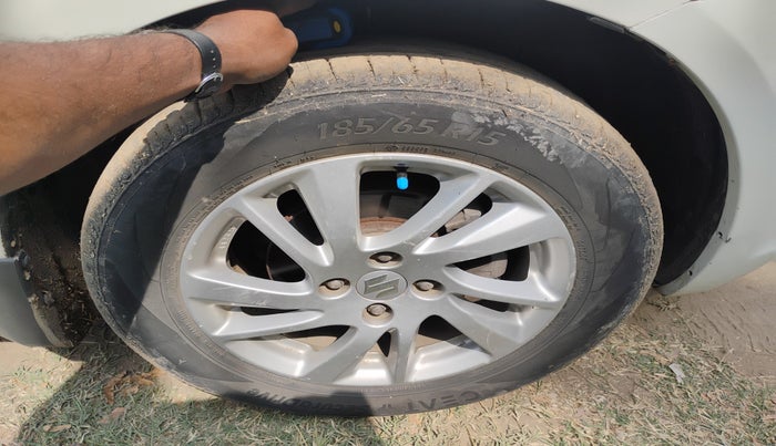 2013 Maruti Swift ZXI, Petrol, Manual, 41,400 km, tyre