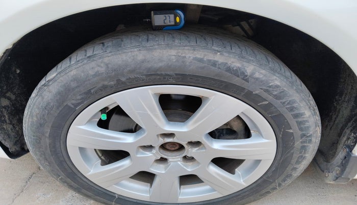 2010 Audi A4 2.0 TDI, Diesel, Automatic, 1,61,323 km, tyre