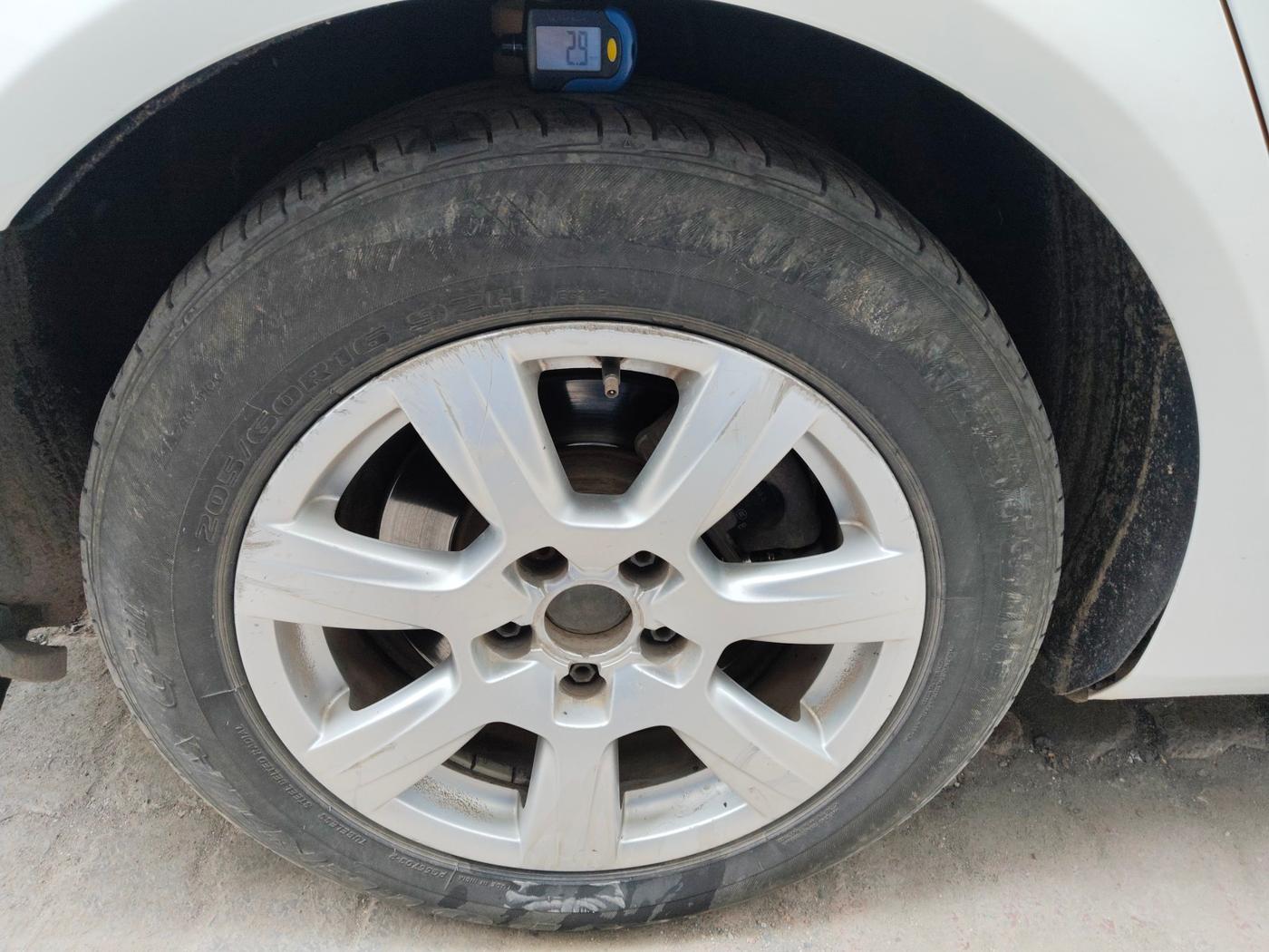 2010 Audi A4 2.0 TDI, Diesel, Automatic, 1,61,323 km, tyre