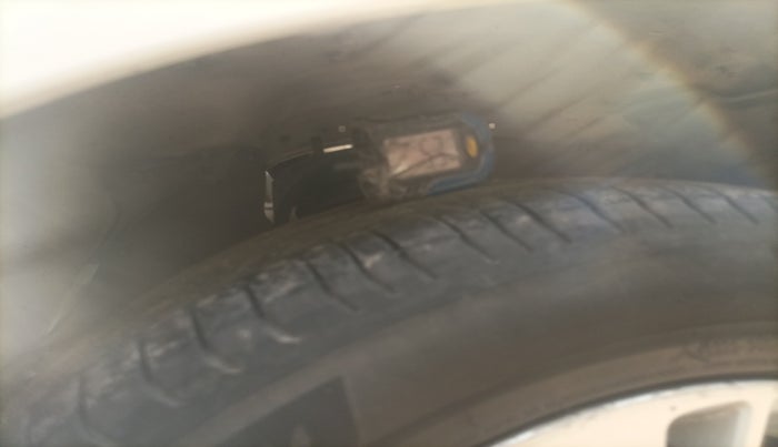 2017 Toyota Innova Crysta 2.8 ZX AT 7 STR, Diesel, Automatic, 1,42,056 km, tyre