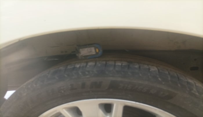 2017 Toyota Innova Crysta 2.8 ZX AT 7 STR, Diesel, Automatic, 1,42,056 km, tyre