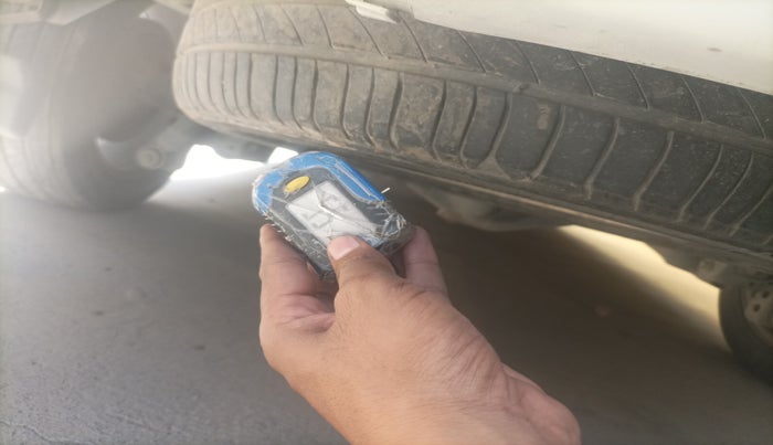 2017 Toyota Innova Crysta 2.8 ZX AT 7 STR, Diesel, Automatic, 1,42,056 km, tyre