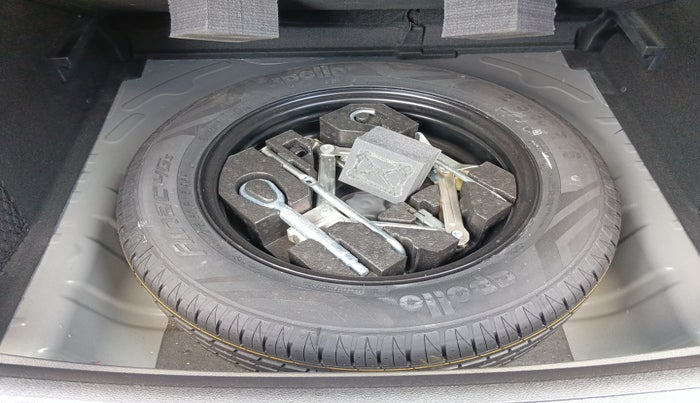 2022 MG ASTOR SHARP EX 1.5 MT, Petrol, Manual, 20,254 km, tyre