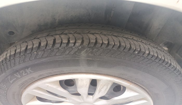 2010 Maruti Swift Dzire VDI, Diesel, Manual, 2,37,376 km, tyre