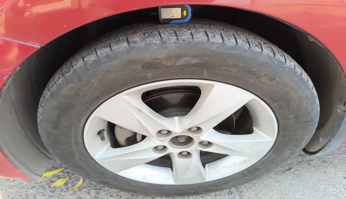 2013 Hyundai New Elantra 1.6 SX (O) MT CRDI, Diesel, Manual, 1,72,375 km, tyre