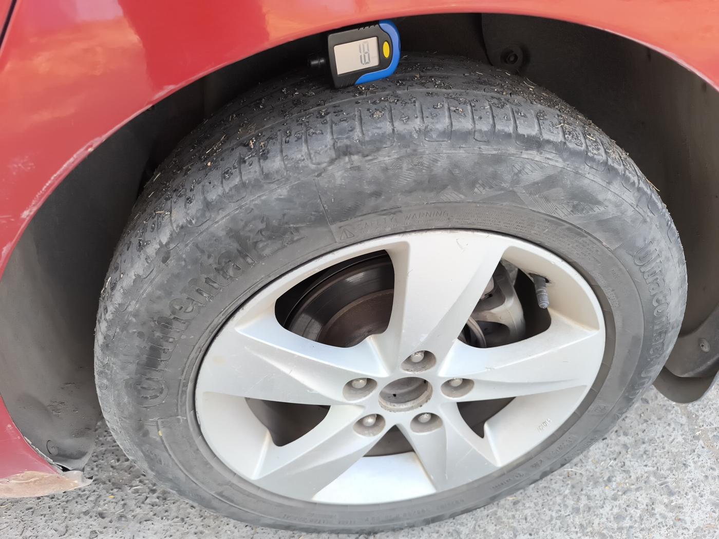 2013 Hyundai New Elantra 1.6 SX (O) MT CRDI, Diesel, Manual, 1,72,375 km, tyre
