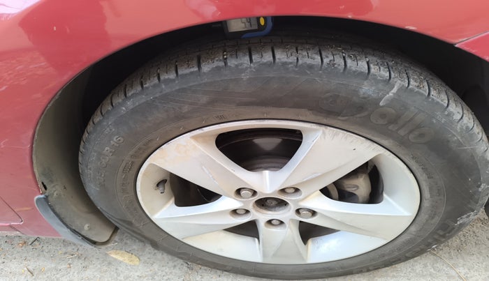 2013 Hyundai New Elantra 1.6 SX (O) MT CRDI, Diesel, Manual, 1,72,375 km, tyre