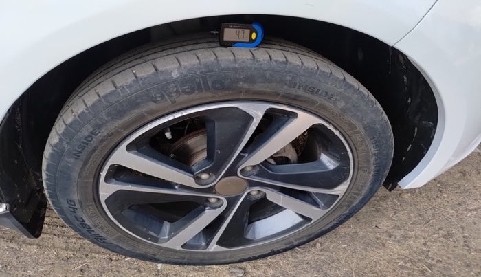 2020 Tata ALTROZ XZ PETROL, Petrol, Manual, 64,606 km, tyre