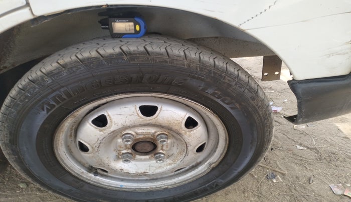 2010 Maruti Eeco 5 STR, Petrol, Manual, 2,15,744 km, tyre