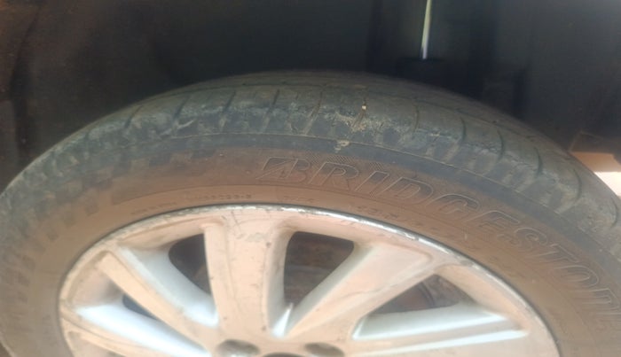 2015 Maruti Swift Dzire ZDI, Diesel, Manual, 1,68,062 km, tyre