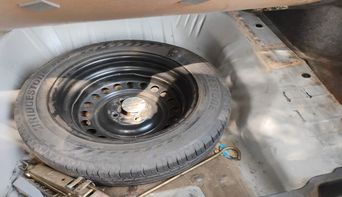 2015 Honda City 1.5L I-VTEC V MT, Petrol, Manual, 1,89,767 km, tyre