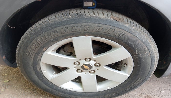 2011 Chevrolet Captiva LT, Diesel, Manual, 1,38,829 km, tyre