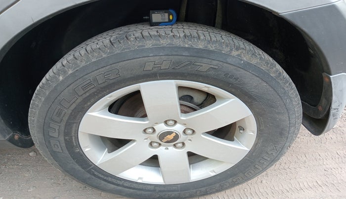 2011 Chevrolet Captiva LT, Diesel, Manual, 1,38,829 km, tyre