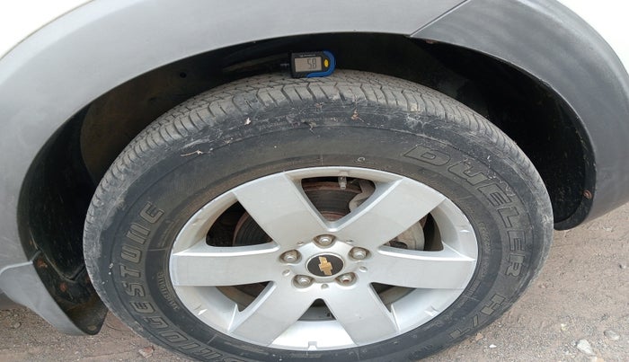 2011 Chevrolet Captiva LT, Diesel, Manual, 1,38,829 km, tyre
