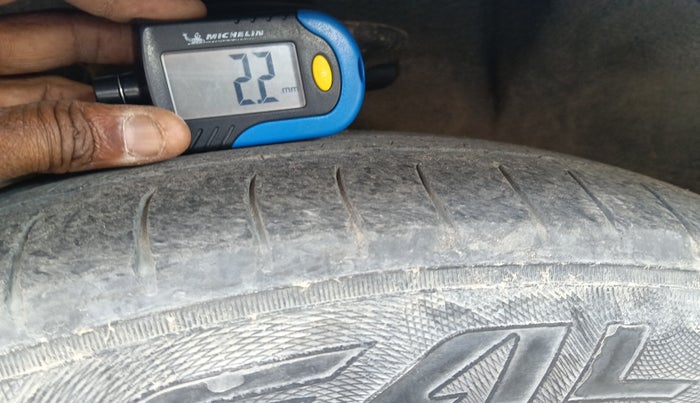 2010 Hyundai Accent GLE, Petrol, Manual, 1,42,490 km, tyre