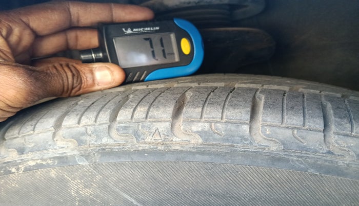 2010 Hyundai Accent GLE, Petrol, Manual, 1,42,490 km, tyre