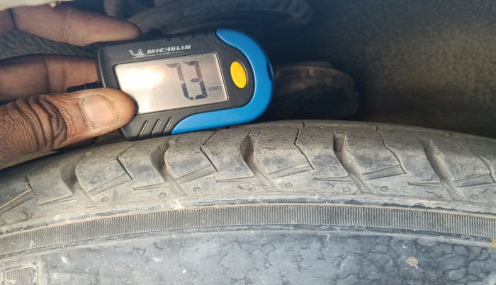 2010 Hyundai Accent GLE, Petrol, Manual, 1,42,490 km, tyre