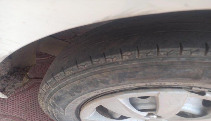 2014 Hyundai Eon ERA +, Petrol, Manual, 73,953 km, tyre