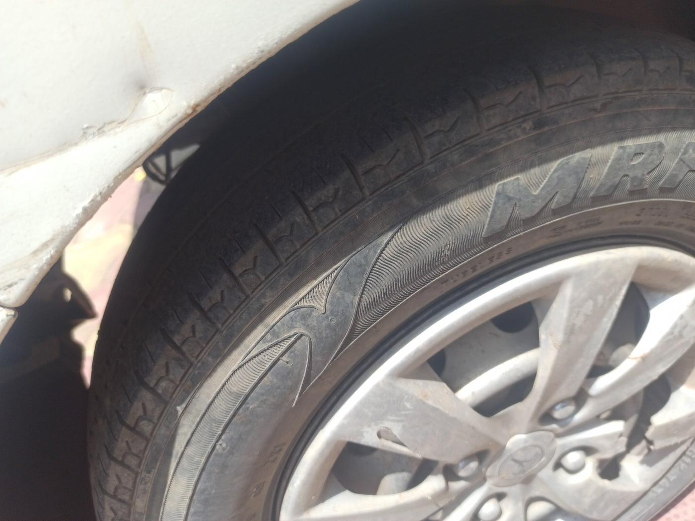 2014 Hyundai Eon ERA +, Petrol, Manual, 73,953 km, tyre