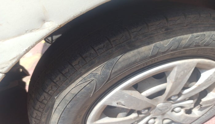 2014 Hyundai Eon ERA +, Petrol, Manual, 73,953 km, tyre