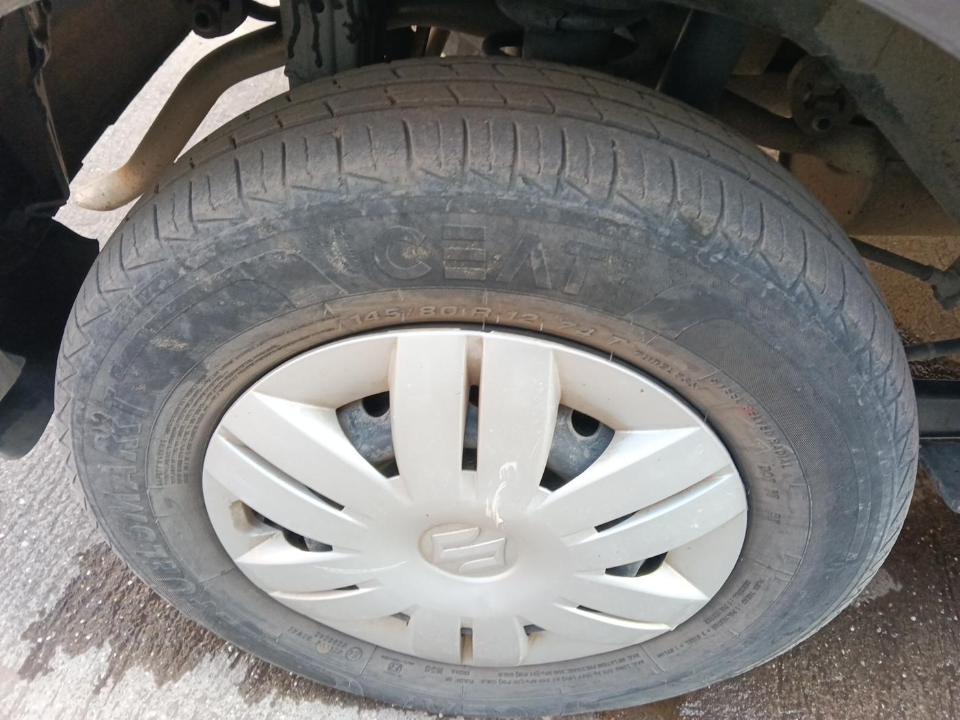 2020 Maruti Alto LXI CNG, Petrol, Manual, 37,171 km, tyre