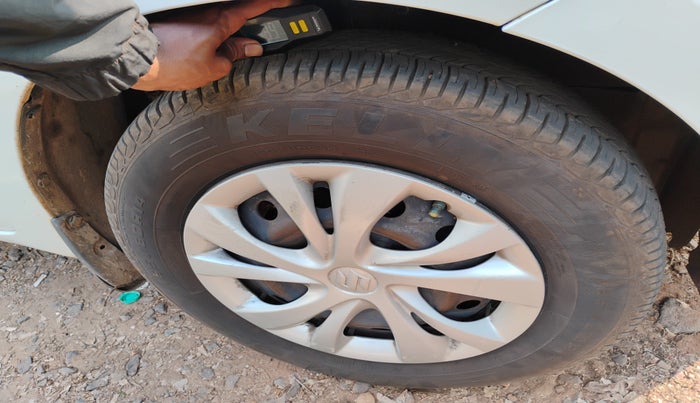 2022 Maruti Swift VXI, Petrol, Manual, 66,465 km, tyre