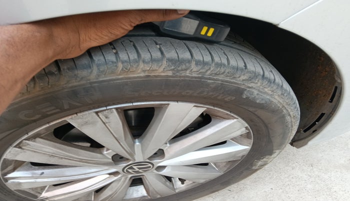 2023 Volkswagen VIRTUS HIGHLINE TSI 1.0 MT, Petrol, Manual, 30,296 km, tyre