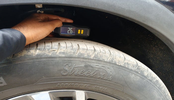 2022 Mahindra XUV700 AX 5 P MT 5 STR, Petrol, Manual, 72,417 km, tyre