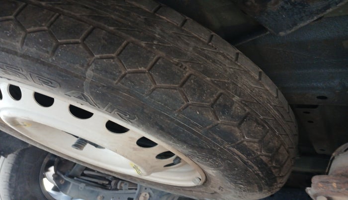 2022 Mahindra XUV700 AX 5 P MT 5 STR, Petrol, Manual, 72,417 km, tyre