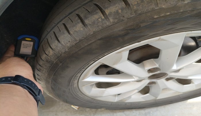 2015 Audi Q3 35 TDI Quattro, Diesel, Automatic, 1,68,442 km, tyre