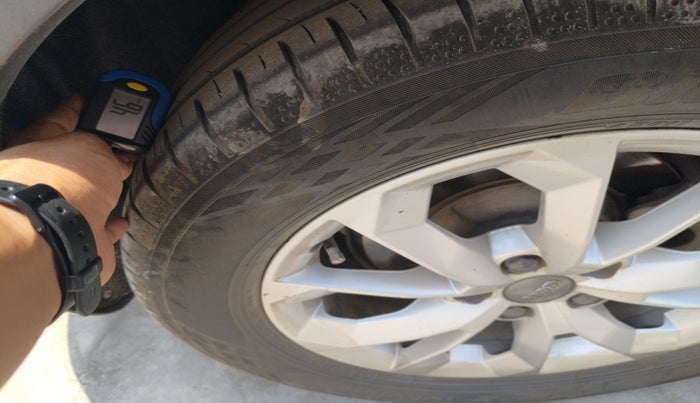 2015 Audi Q3 35 TDI Quattro, Diesel, Automatic, 1,68,442 km, tyre