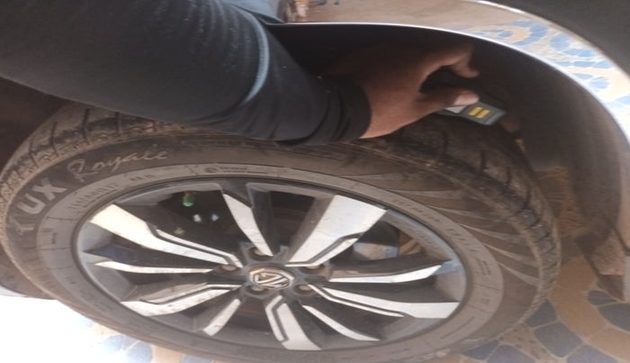 2019 MG HECTOR SHARP 1.5 DCT PETROL, Petrol, Automatic, 1,09,753 km, tyre