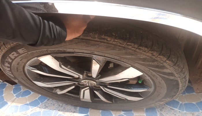 2019 MG HECTOR SHARP 1.5 DCT PETROL, Petrol, Automatic, 1,09,753 km, tyre