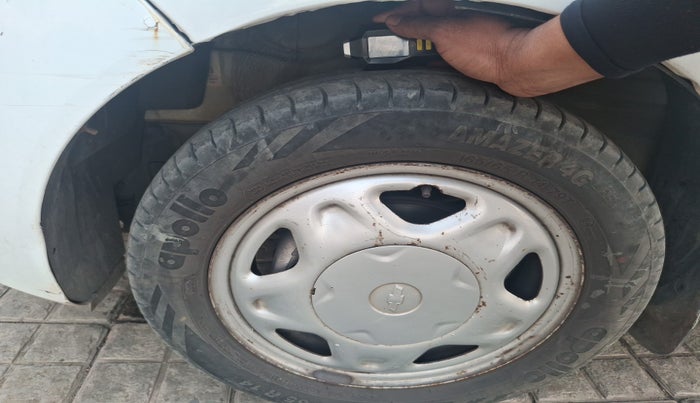 2010 Chevrolet Beat PS PETROL, Petrol, Manual, 70,402 km, tyre