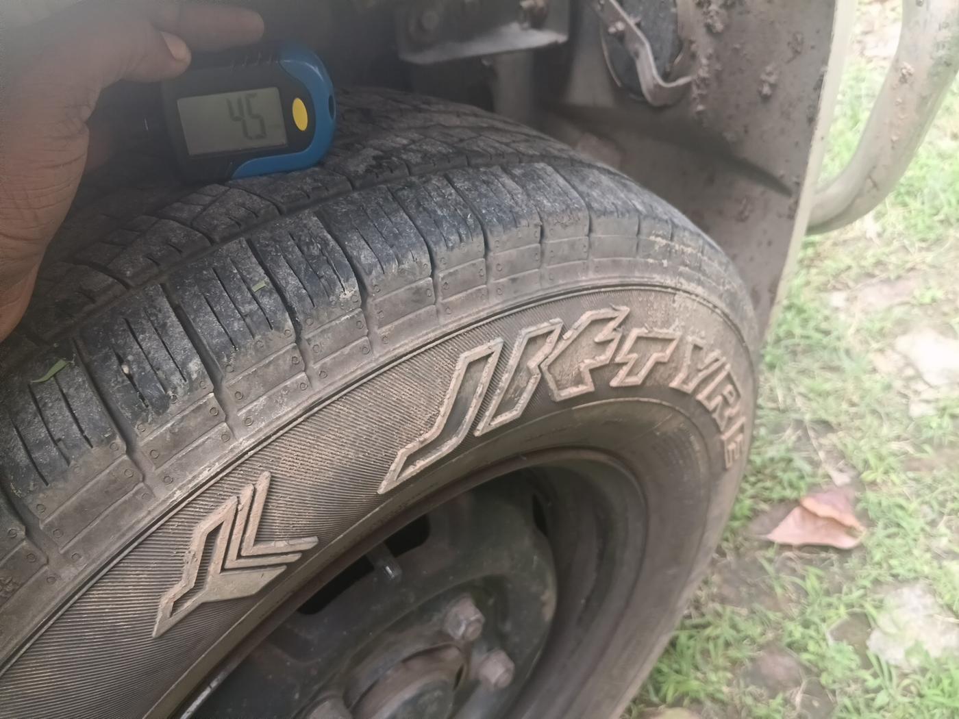 2017 Mahindra Bolero POWER PLUS ZLX, Diesel, Manual, 1,40,171 km, tyre