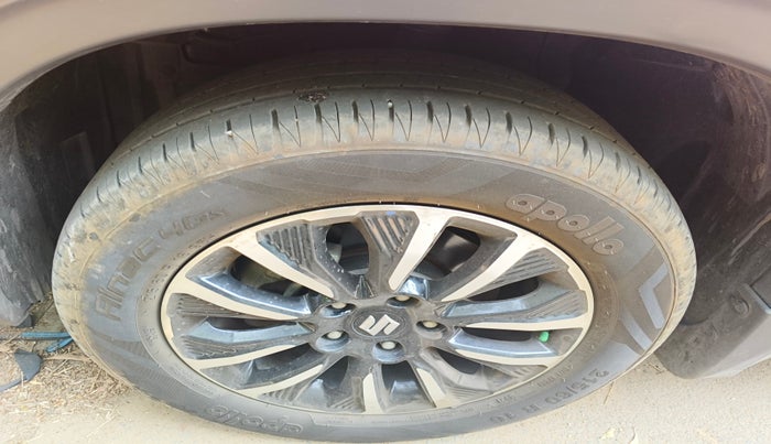 2022 Maruti BREZZA ZXI  AT SMART HYBRID DUAL TONE, Petrol, Automatic, 19,807 km, tyre