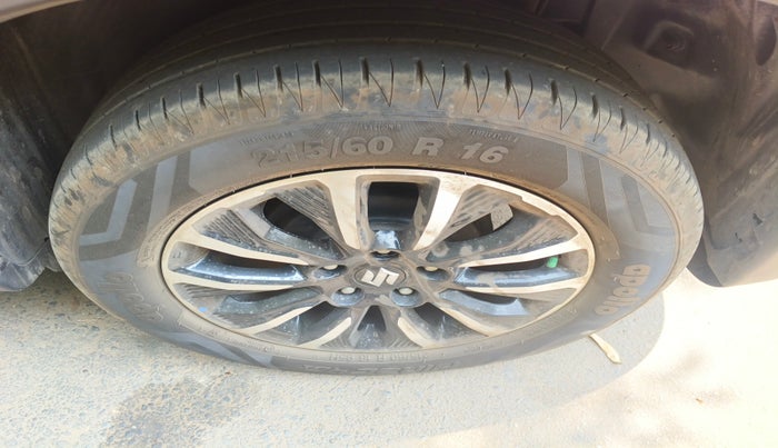 2022 Maruti BREZZA ZXI  AT SMART HYBRID DUAL TONE, Petrol, Automatic, 19,807 km, tyre