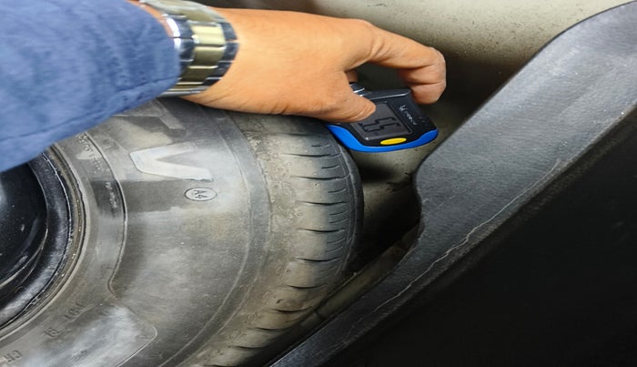 2013 Maruti Swift Dzire VDI, Diesel, Manual, 1,18,027 km, tyre