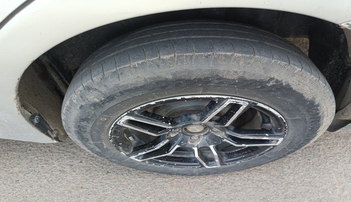 2011 Maruti Swift Dzire VXI, Petrol, Manual, 80,884 km, tyre