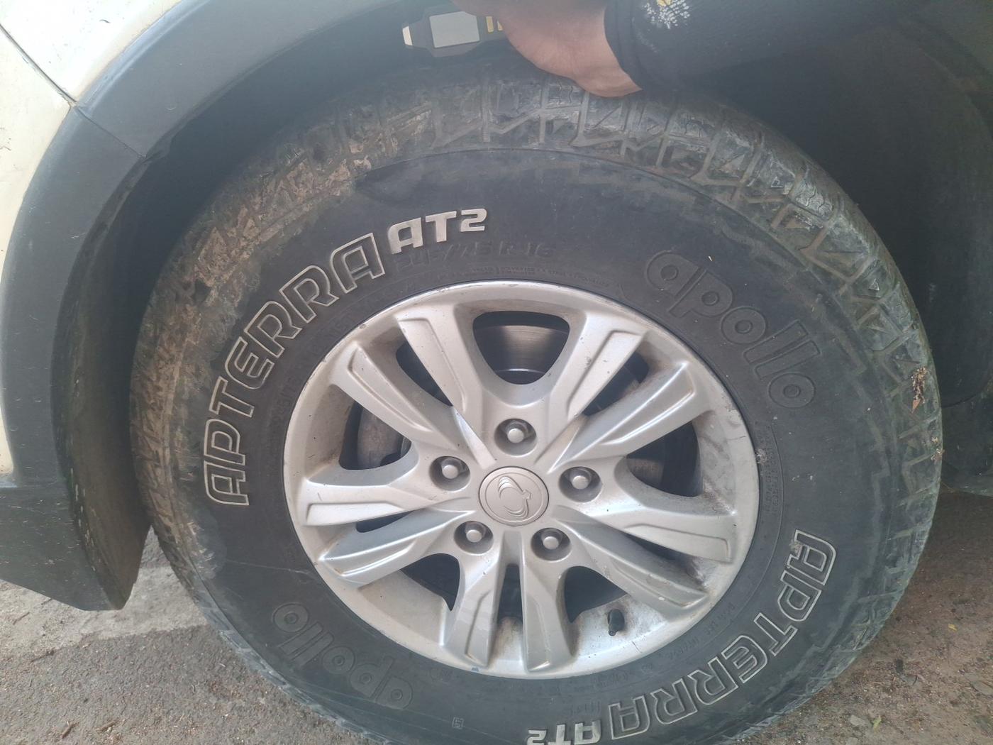 2014 Ssangyong Rexton RX 6, Diesel, Manual, 1,23,324 km, tyre