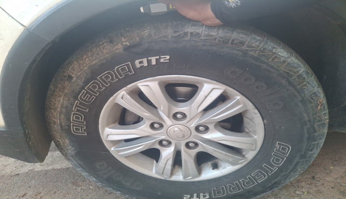 2014 Ssangyong Rexton RX 6, Diesel, Manual, 1,23,324 km, tyre