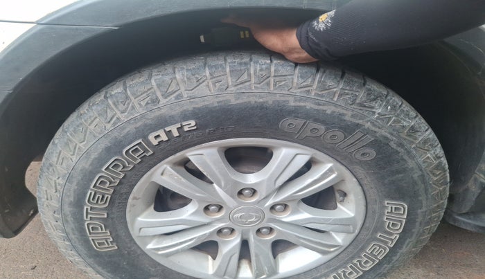 2014 Ssangyong Rexton RX 6, Diesel, Manual, 1,23,324 km, tyre