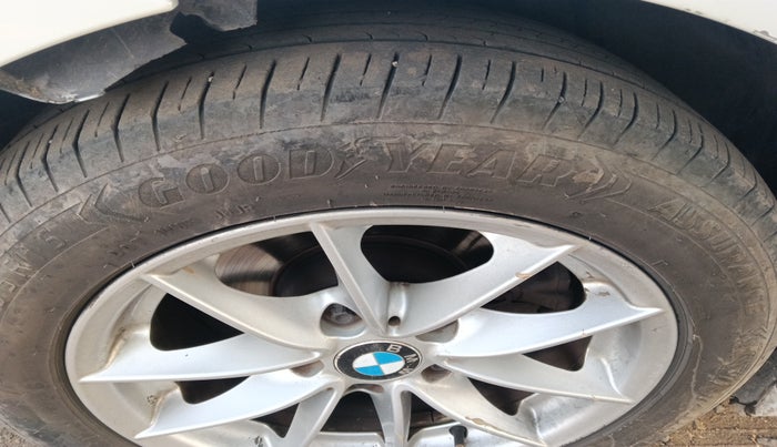 2011 BMW 3 Series 320d, Diesel, Automatic, 1,04,545 km, tyre