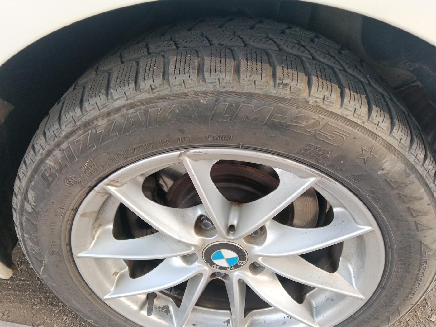 2011 BMW 3 Series 320d, Diesel, Automatic, 1,04,545 km, tyre