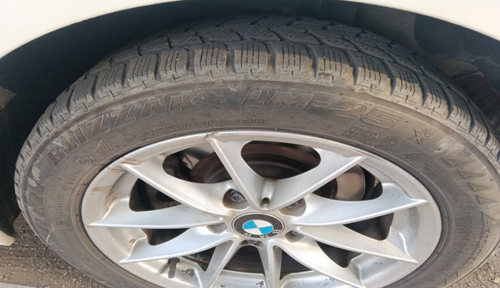 2011 BMW 3 Series 320d, Diesel, Automatic, 1,04,545 km, tyre