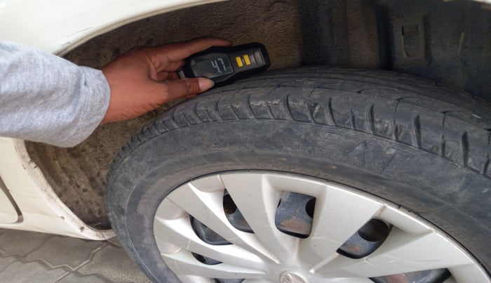 2011 Toyota Etios G, Petrol, Manual, 80,839 km, tyre