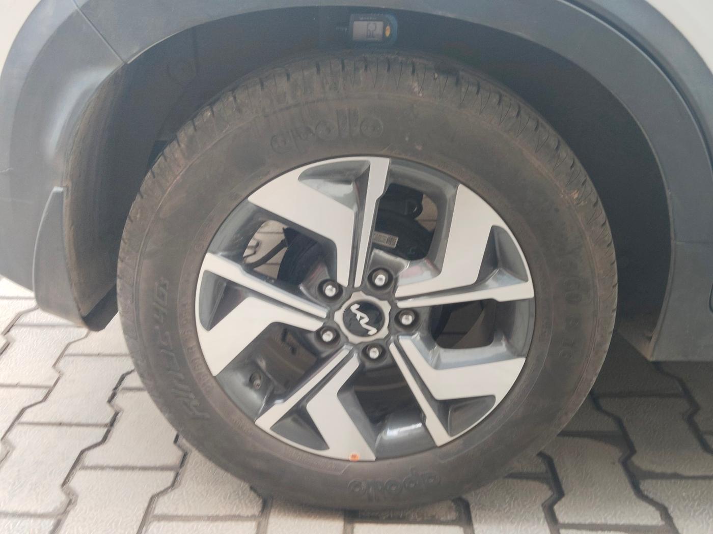 2023 KIA SONET HTX 1.0 DCT, Petrol, Automatic, 12,193 km, tyre