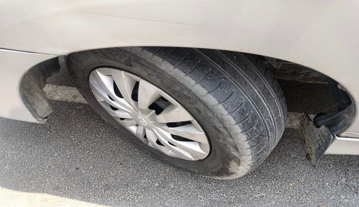 2015 Toyota Innova 2.5 GX 7 STR, Diesel, Manual, 1,39,829 km, tyre