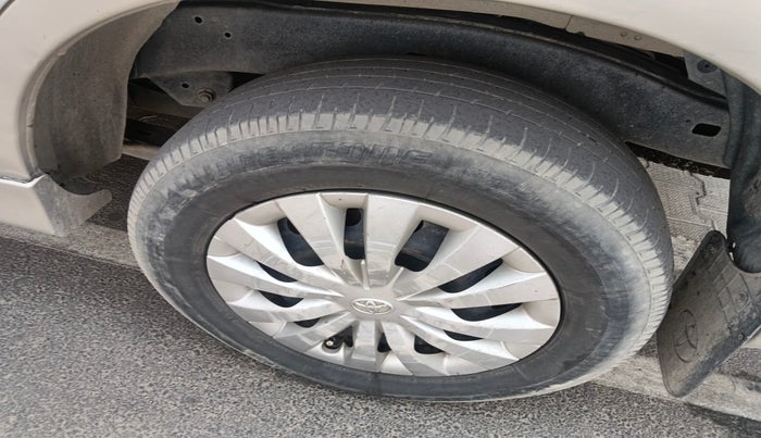 2015 Toyota Innova 2.5 GX 7 STR, Diesel, Manual, 1,39,829 km, tyre